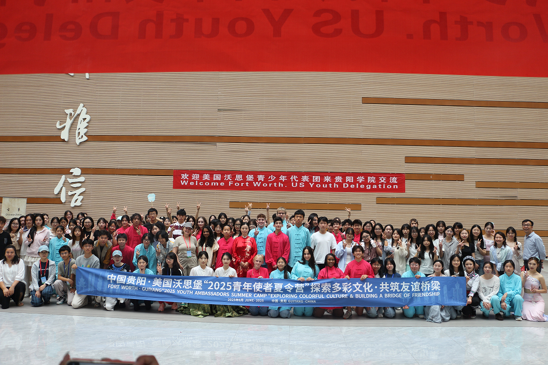 17512769669681.png 参加文化交流师生合影.png