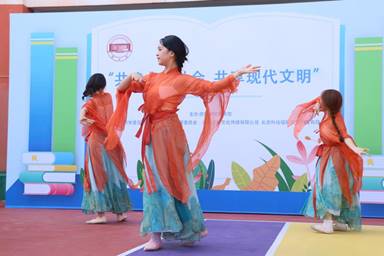 1726884007630521.jpg YABO鸭脖官网大学生艺术团歌舞表演.jpg